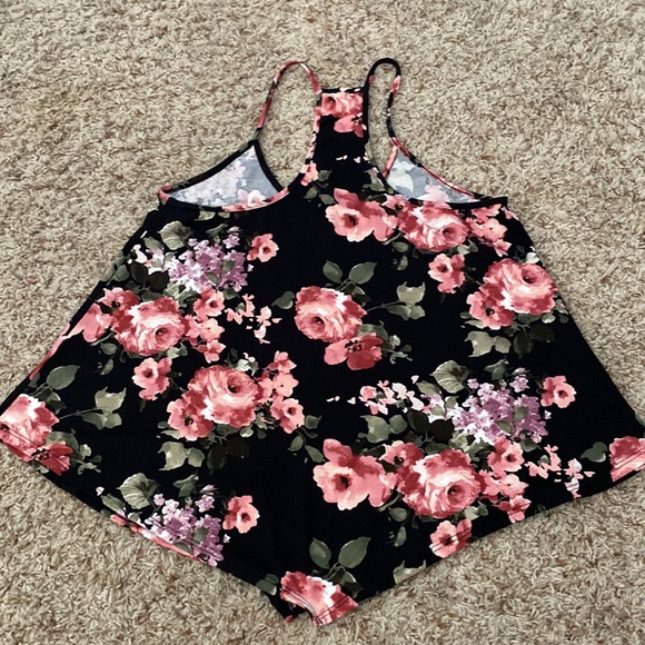 Black floral top - Picture 2 of 4